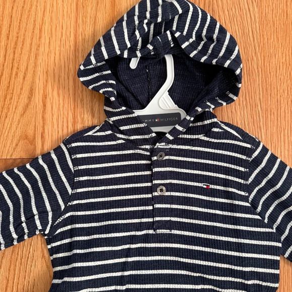 Tommy Hilfiger Baby Boy 2 Piece Outfit Set - Picture 4 of 12